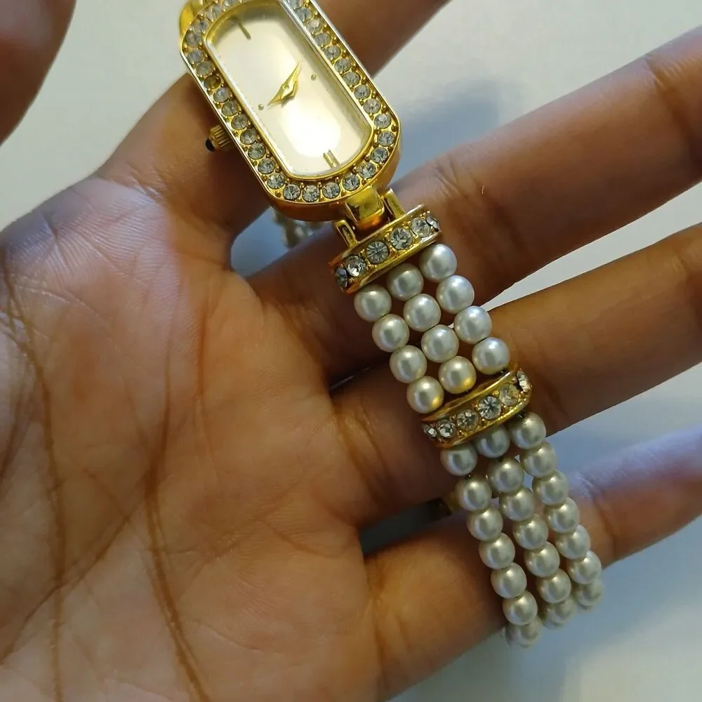 Parts/Repair Vtg Elizabeth Taylor for Avon Faux Pearl Rhinestone Watch 16.6mm